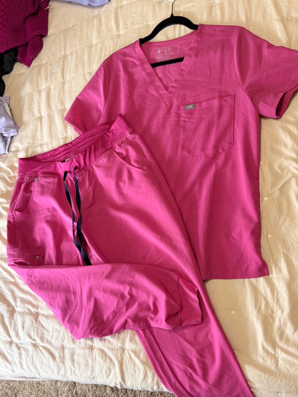 🩷Figs Women's Pink Scrub Top and Jogger Pants Set🩷
